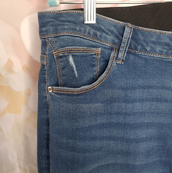 NWT Knox Rose Plus Size High Rise Distressed Bootcut Jeans Dark Wash - Picture 9 of 16